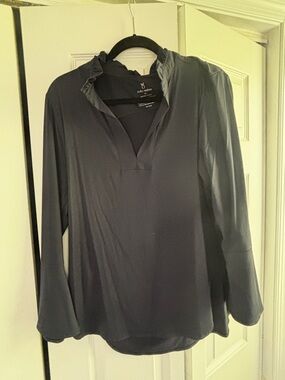 Dudley Stephen’s Navy Long-Sleeve V-Neck Women's Top